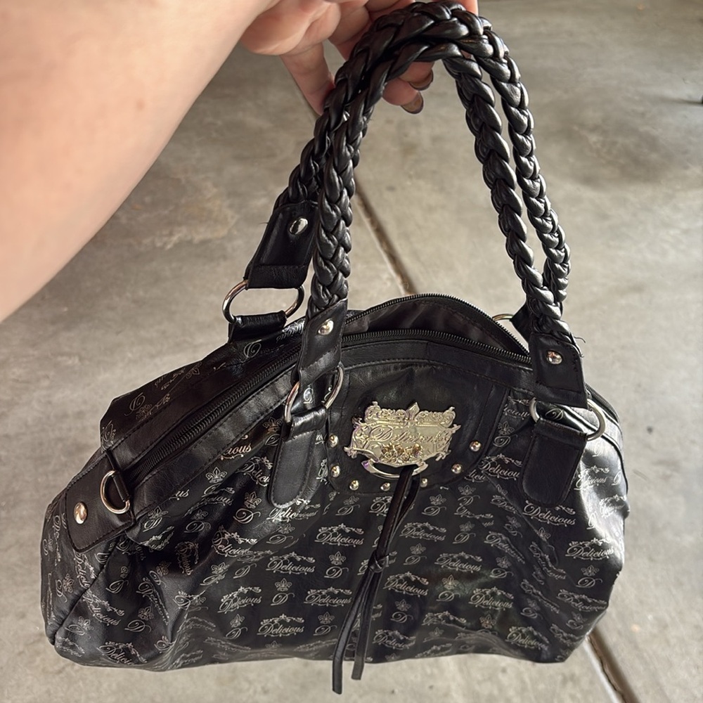 Delicious Y2K Vintage Black and Silver Shoulder Bag with Braided Handles - Picture 14 of 16
